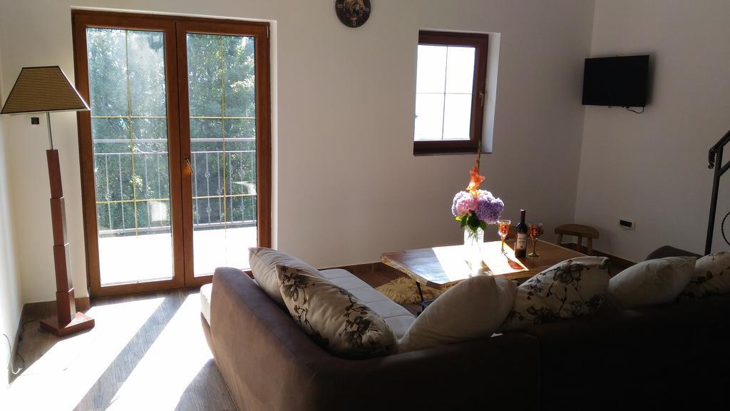 Apartment Mond Virpazar Buitenkant foto